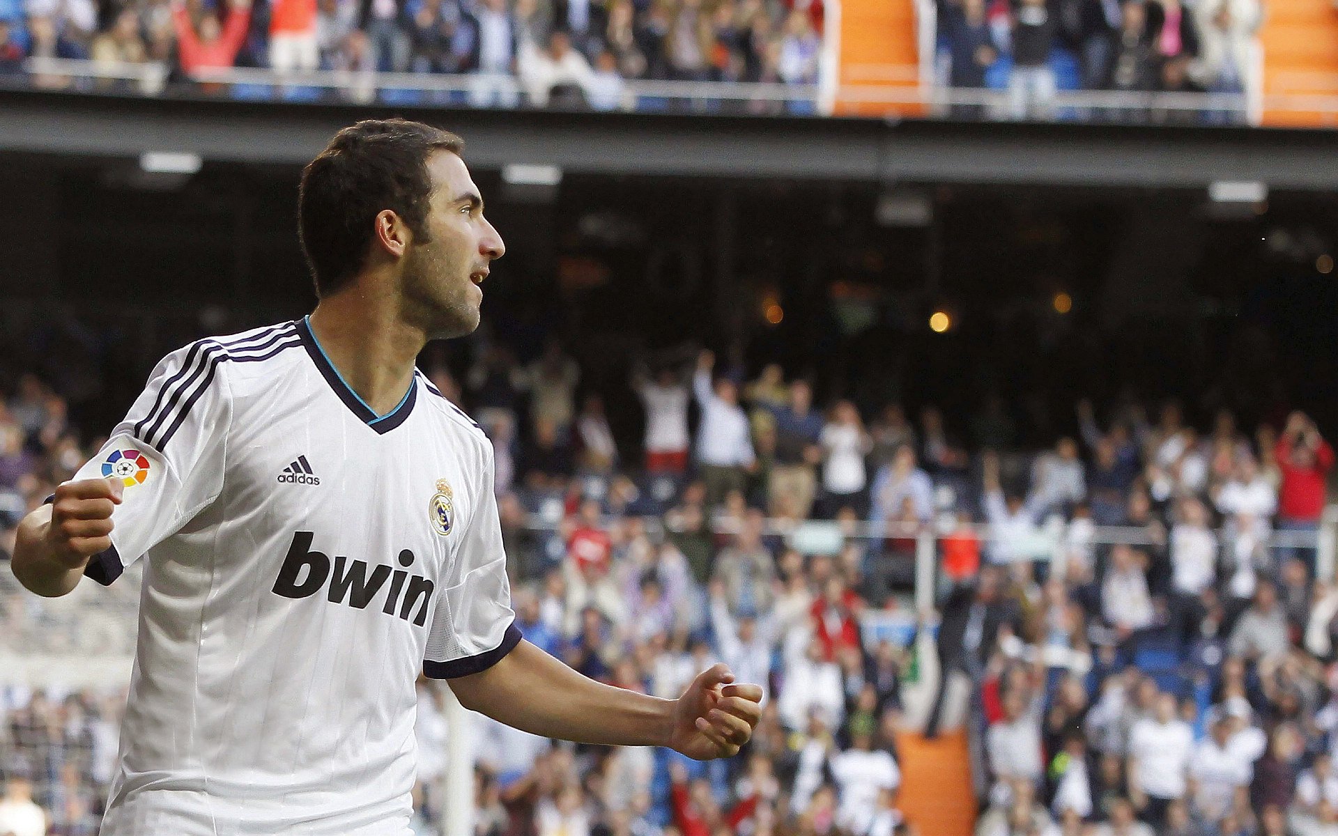 神迹！非洲狂啸之夜，尼日利亚少年莱奥，如何用血肉之躯凿穿曼城铁壁