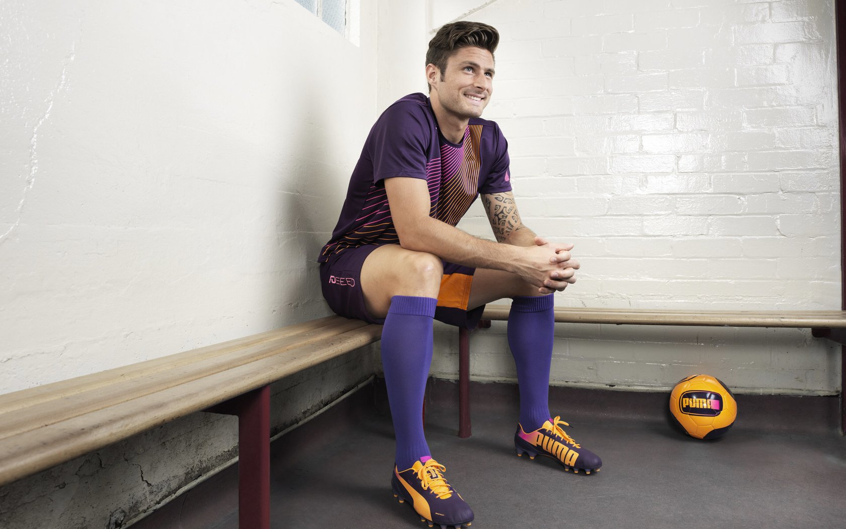 开云官网-冰岛对阵多特蒙德，罗德里的不掉线表现，为何他是现代中场的完美模板？